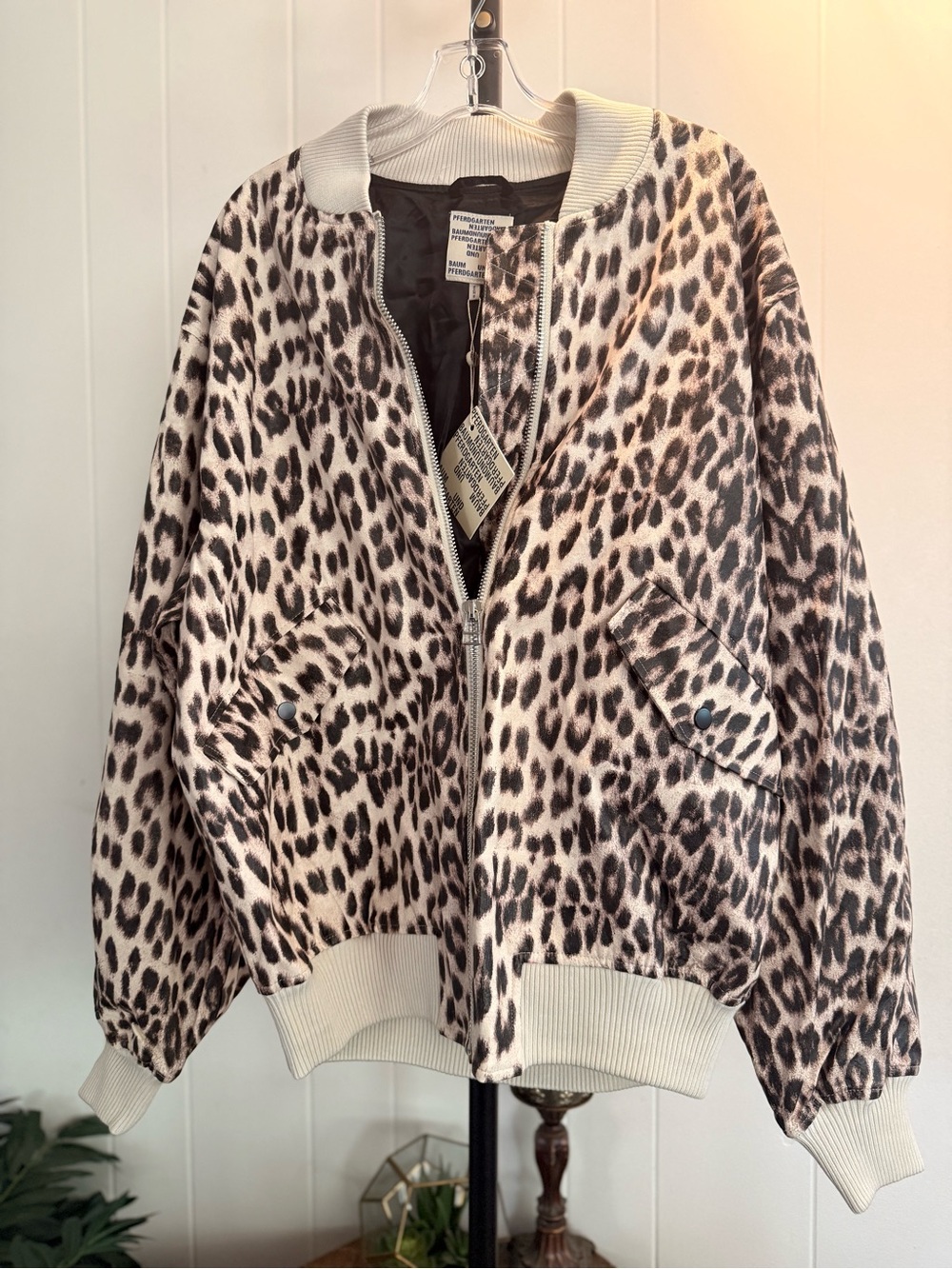 Baum und Pferdgarten
Animal Print Bomber Jacket w/ Tags - Picture 7 of 10